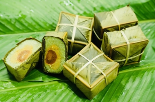 Salted Egg Yolk & Mung Bean Chung Cake – Preserving Tradition, Adding New Flavors